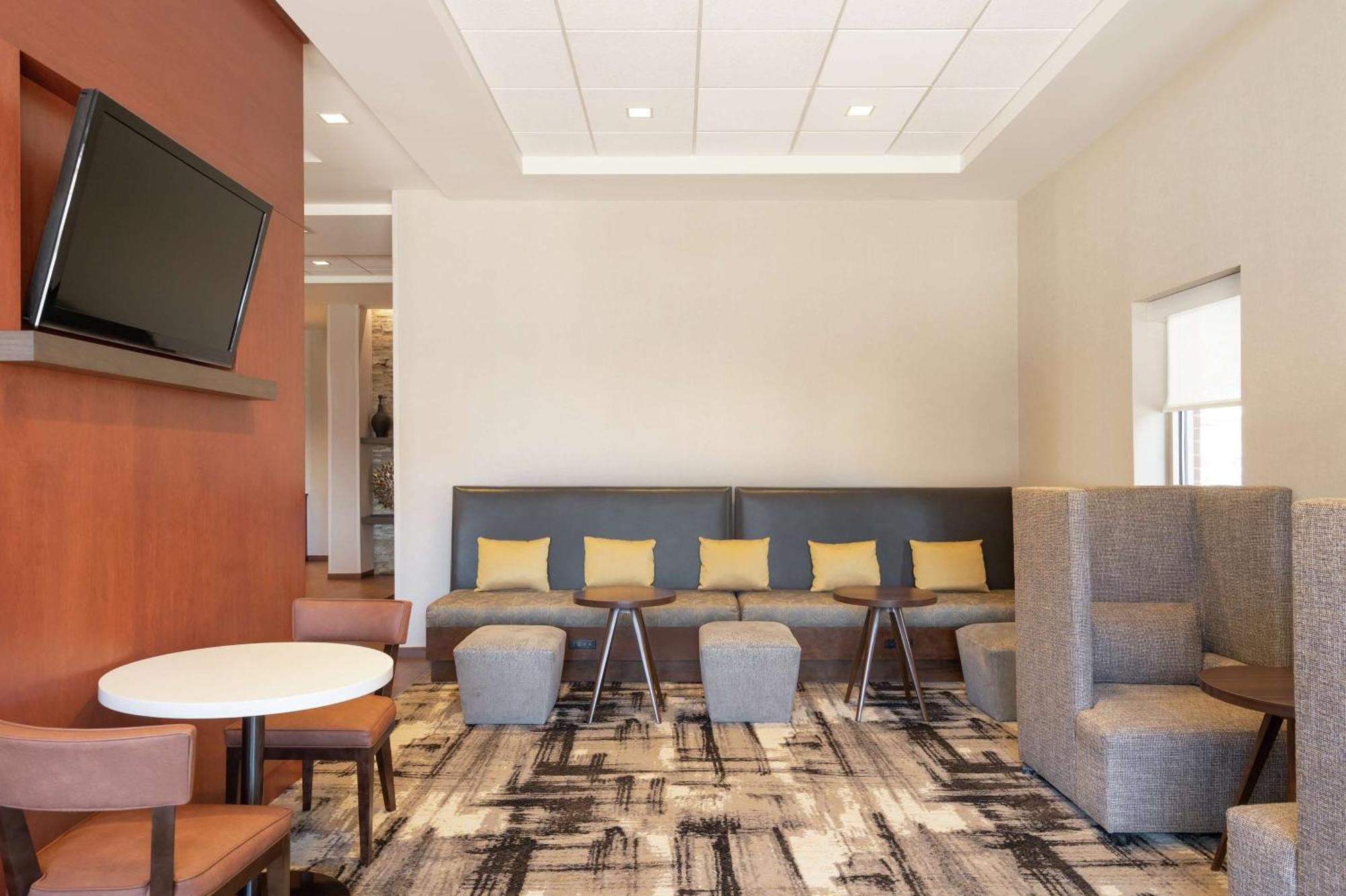 Hampton Inn Portland Downtown Waterfront Exterior photo