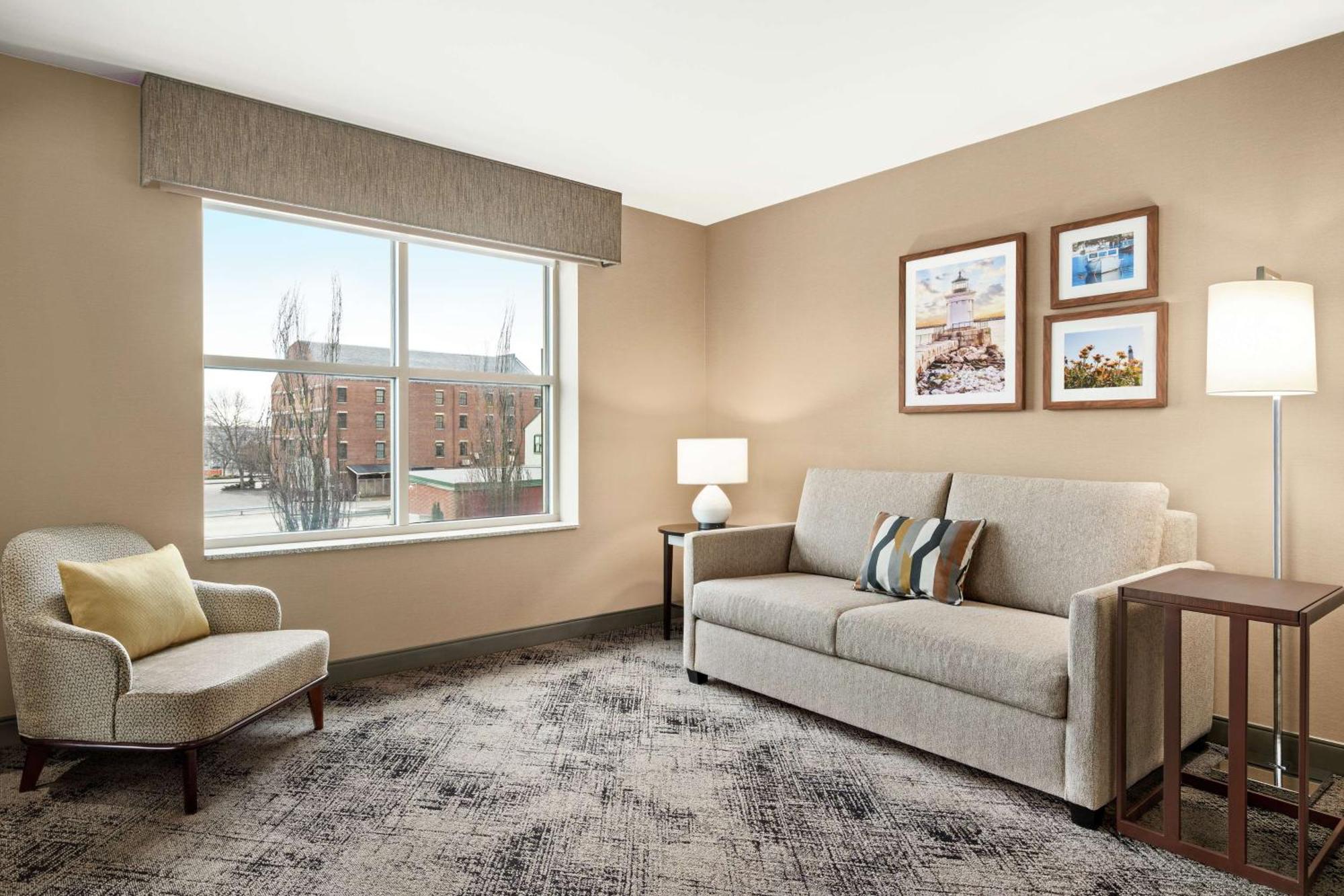 Hampton Inn Portland Downtown Waterfront Exterior photo